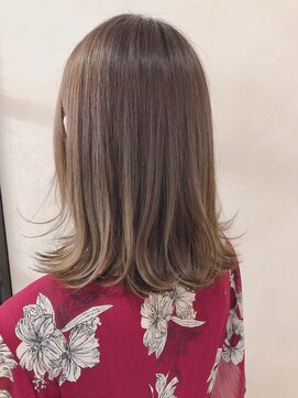 ルッソ(Lusso) ミディアム外ハネスタイル