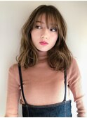無造作カール_耳かけウェーブパーマフォギーベージュ