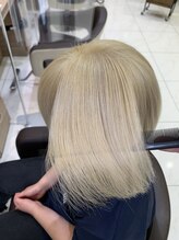 流行りのハイトーンカラーも極上のツヤ感に♪ダメージレスブリーチとオーガニックエッセンス配合！