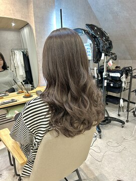 ヘイリー(HAILEY) 大人レイヤーカット×くすみカラー×柔らかロング 20代30代40代