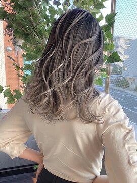 シェルヴ(XELVE) ホワイトグレージュ