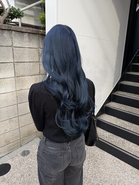 ヴァーディ オモテサンドウ(Vardy omotesando) ネイビーブルーカラー♪