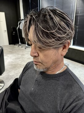 エイチ(H) 大人ハイライト/白髪ぼかしメッシュ/ハンサムショート/刈り上げ