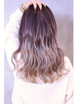 リルア 博多(LIRUA)&nbsp;ホワイト系グラデーションカラー