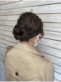 編み込みのシニヨンアレンジ