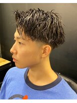 ビンゴ(BINGO)&nbsp;1241黒髪ツーブロック刈り上げフェード束間韓国メンズバーバー