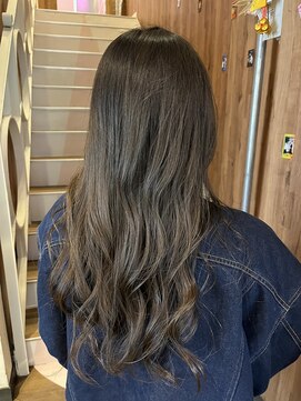 アヴァンス 天王寺店(AVANCE.) カーキグレージュ×透明感