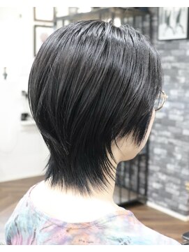 ウィスカーヘアー(whisker hair) ウルフショート　インナーカラー　ネイビーブルー