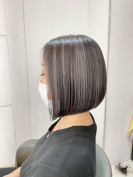 ラルム 新宿(LARME SHINJUKU) ブリーチハイトーンホワイトグレージュダブルカラーボブ/新宿