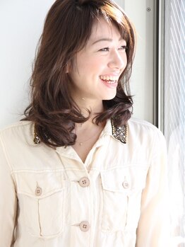 顔まわりのレイヤーや後れ毛でシンプル且つ華やかに＊一人一人に似合うカットであなたの魅力を引き出します