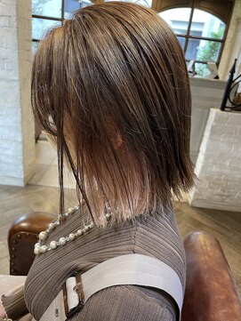 インナーカラーボブ