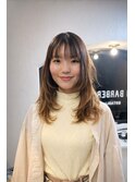 抜け感たっぷり外国人レイヤー × チョコレートミルクティー