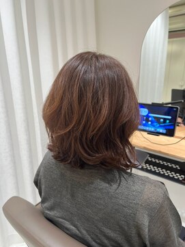 アンドワン(and...one) 大人女性くびれミディ|レイヤー×艶ブラウン