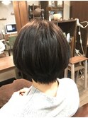重みを感じるショートボブ