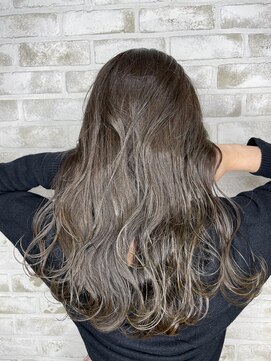 シシ 新宿(She 2.) グレージュ　秋冬カラー　takumi 新宿