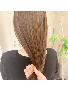 ブリス(VLISS) サラ艶ストレートヘア