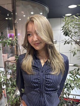 ヘアーアンドメイク ビス(HAIR&MAKE bis) 海外ガール　レイヤーカット【KAYO】