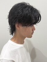 ヒュイル バイ ニアウ(Hwyl by Niau)&nbsp;メンズセンターパートウルフパーマツイストスパイラルパーマ