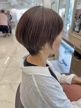 アッシュ 下北沢店(Ash) 白髪ボカシカラーの耳掛けショートボブ