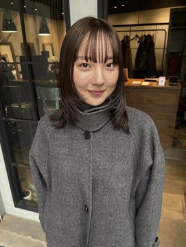 オリ(oli) 透明感あるolive greige×layer cut