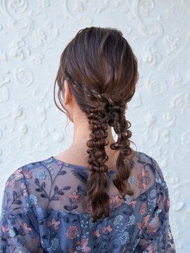 【ももか】編み込みツインアレンジ｜大人フェミニンヘア