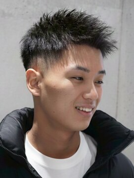 トゥルートラスト オムオム 甲府和戸(True Trust HOMME HOMME) メンズ 黒髪×短髪フェード スキンフェード アップバング