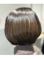 アンジー(Angee)&nbsp;透明感のあるオリーブカラーでやわらかい印象に