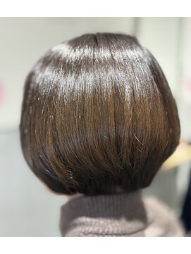 アンジー(Angee) 透明感のあるオリーブカラーでやわらかい印象に