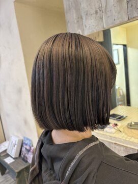 エミュー(emue) 切りっぱなしボブアンブレラカラーアウターカラー