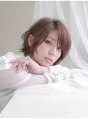 ゆる感×バングで透け感がキマる!大人際立つクラシカルカール