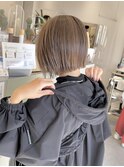 切りっぱなし×くすみベージュ