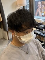 ルルディ バイ アフロディーテ銀座(luludi by APHRODITE)&nbsp;ブルーブラック/刈り上げセンターパート/フェザーパーマ/銀座