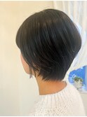 黒髪　×  ショート