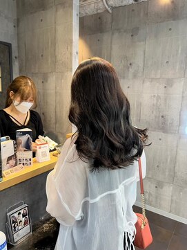 トゥルークリエイション 渋谷(True Creation SHIBUYA) ツヤ感溢れる暗色カラー