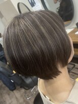 トゥルートラストトロワー 須玉店(True Trust trois)&nbsp;おしゃれな大人のデザインカラー 大人ハイライト 白髪ぼかし