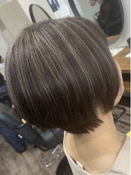 トゥルートラストトロワー 須玉店(True Trust trois) おしゃれな大人のデザインカラー 大人ハイライト 白髪ぼかし