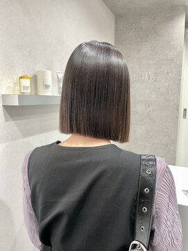 シー(shii..) 《shii../内城》#縮毛矯正 #切りっぱなしボブ