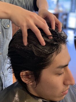 ヘアーワークス ブレーヴ(HAIR WORKS BRAVE)の写真/夏に向けてスッキリ！気になる頭皮の匂いも解消◎至福のヘッドスパ体験をあなたに♪