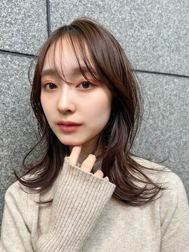 ホフ 大阪心斎橋店(F.O.F) ベージュインナーカラーショートボブレイヤーミディアム前髪