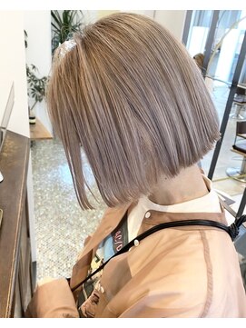 ヲタク(wotaku.) ミルクティーラベンダーケアブリーチハイトーンボブぷつっとボブ