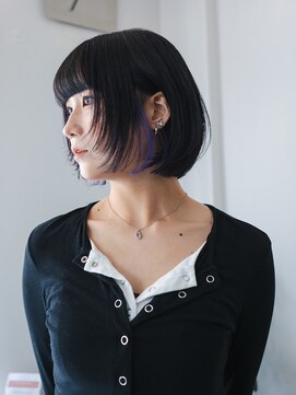 ウルト(ult) 顔周りレイヤー&インナーパープルの小顔ボブ