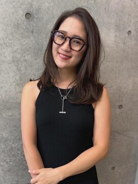 アワーズ 南青山(Our's) 動きと柔らかさを両立した大人ミディアム