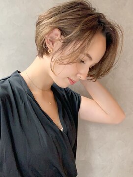 アヴァロン(AVALON) ラフウェーブ×ひし形ショートボブ