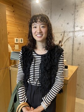 カフネ ジュントス ヨロ(Cafune' juntos YOLO) ミディアム/パーマスタイル