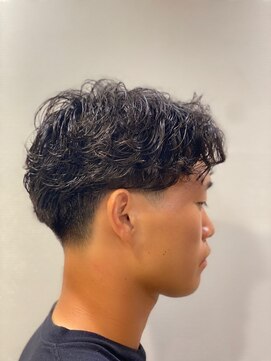 銀座マツナガ 神田店 メンズパーマ強めスパイラル6：4分けツーブロ刈り上げ