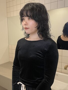 チーカ(chica) 黒髪ミディアムレイヤーパーマ