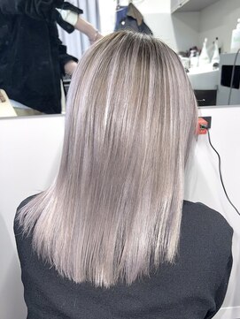 エゴ 池袋(EGO) ホワイトシルバーシャドールーツ