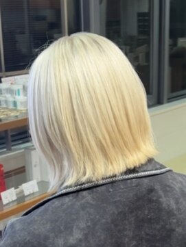 アウラ(AURA) レイヤーボブ/おしゃれ女子ウルフヘア／顔周りレイヤー/ブリーチ