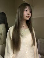 ユーリ(JUURI) オリーブベージュ/ハイトーンカラー/レイヤーカット