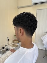 トゥルー(true)&nbsp;メンズ大人パーマ。品よくカッコよくて自然体のヘアスタイル